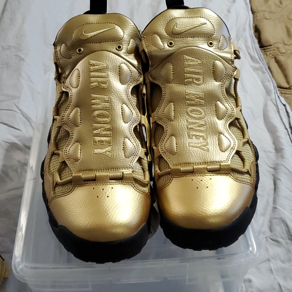 air money black and gold